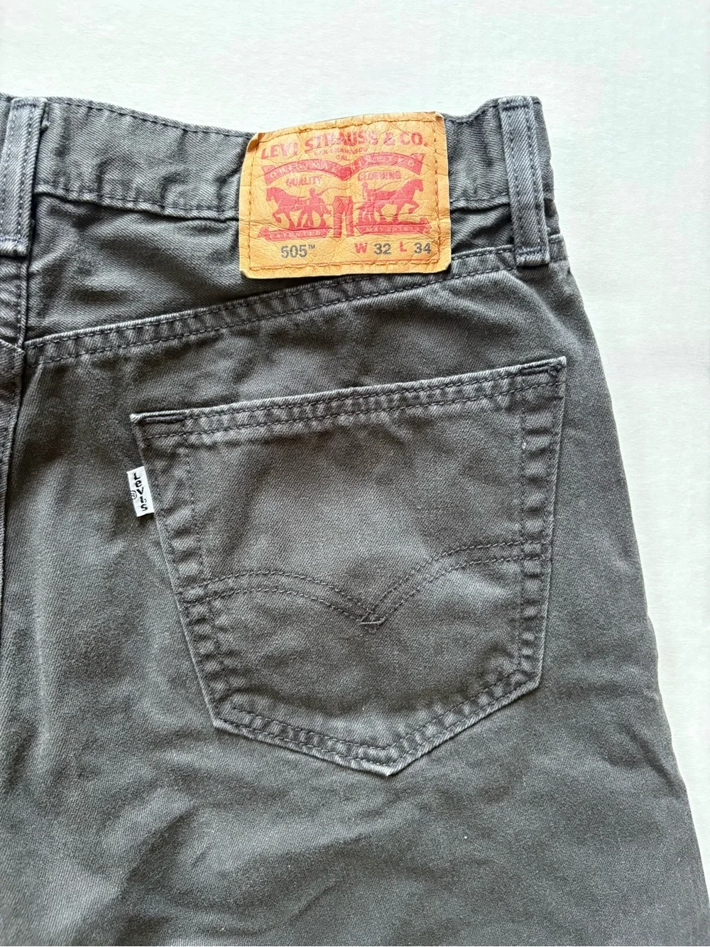 Levis slim straight